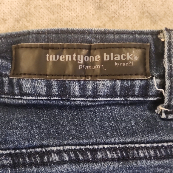 EUC Rue21 Twenty-one Black Premium Acid Wash Skinny Jeans Size 5/6R - Picture 11 of 13